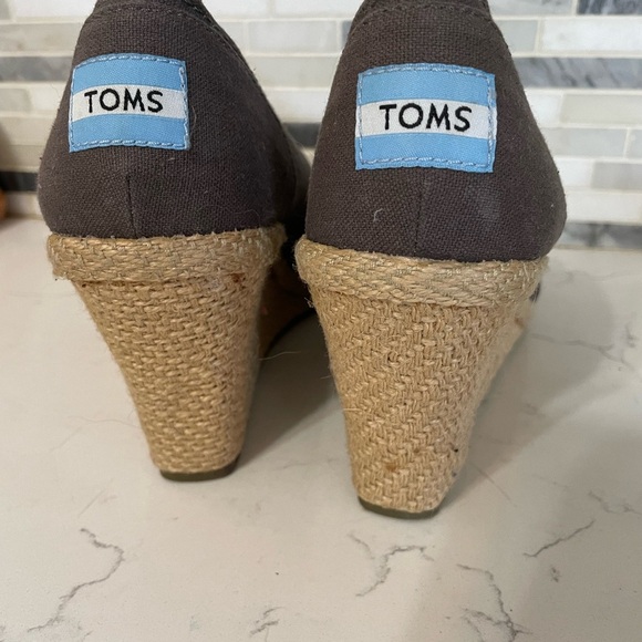 Toms Calypso Women’s 8.5 gray canvas upper peep toe beige Espadrille wedge shoe - Picture 4 of 7